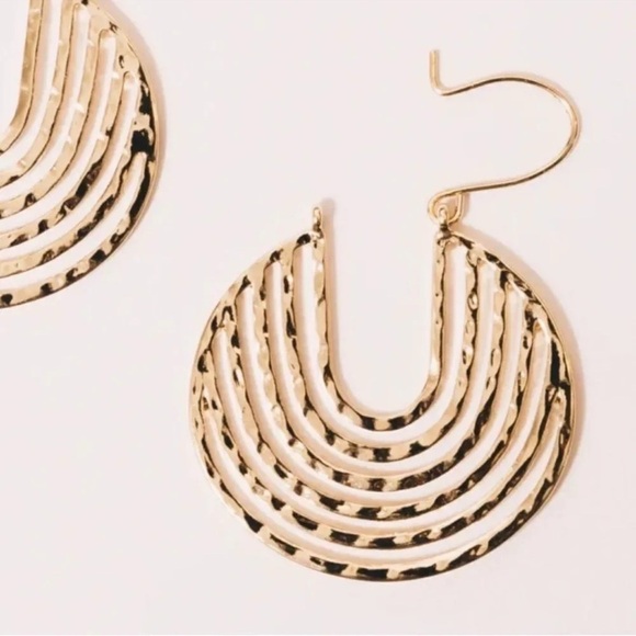 Anthropologie Gold Hammered Crescent Hoop Earring - Picture 2 of 9